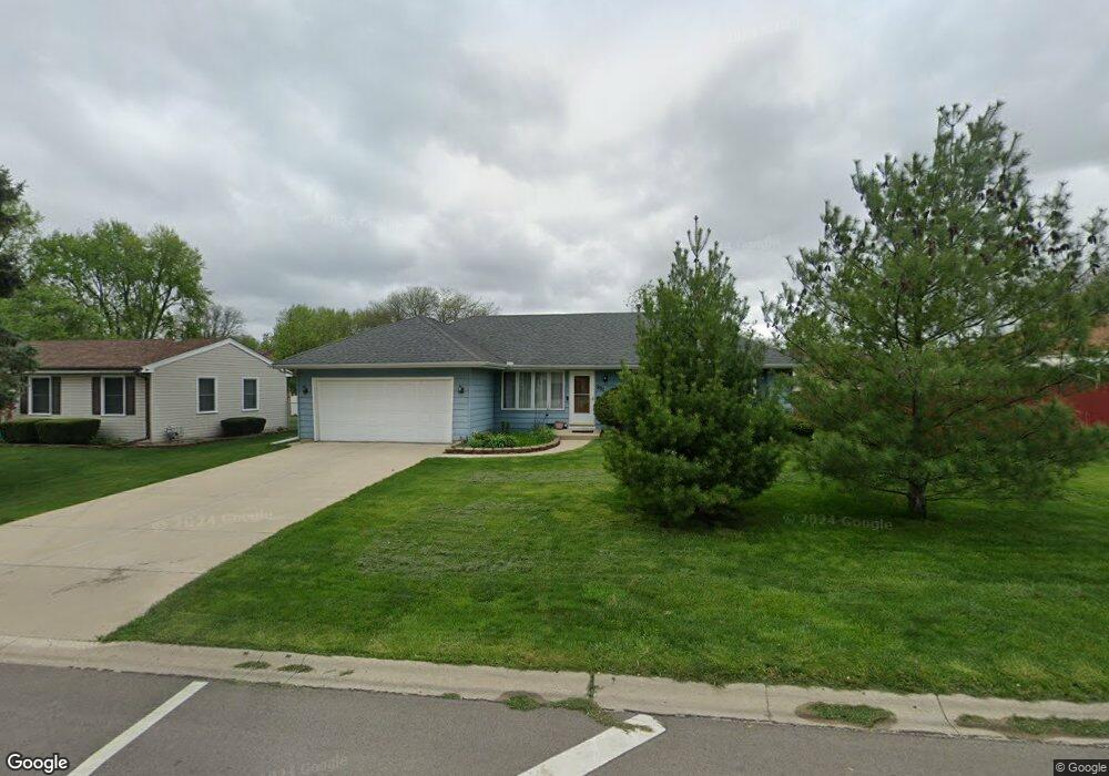 890 N Elmwood Dr, Aurora, IL 60506 - photo 1