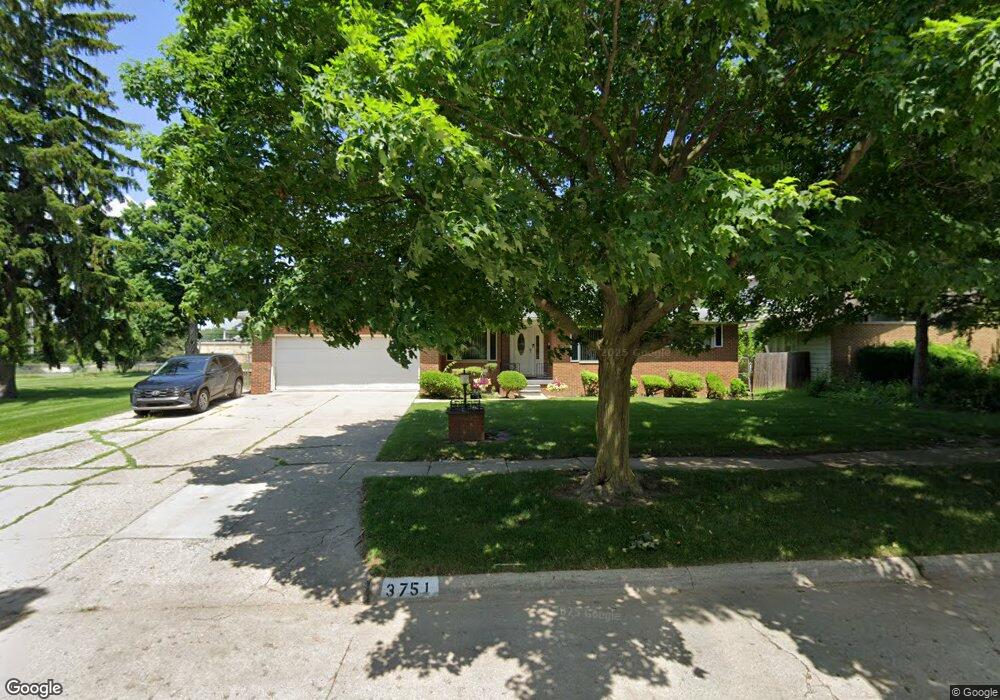 3751 Worchester Dr, Flint, MI 48503 - photo 1