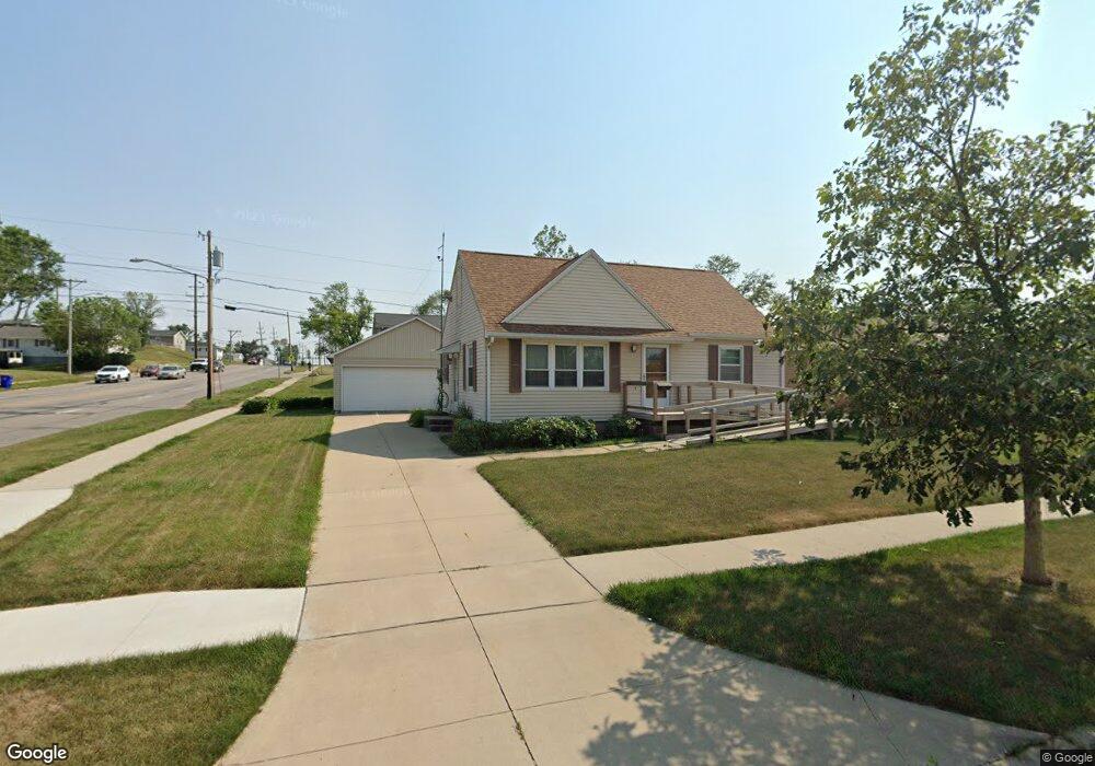 3401 Dennis Dr NW, Cedar Rapids, IA 52405 - photo 1