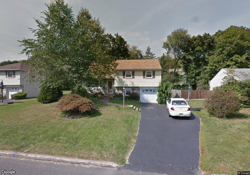 952 Carlin Dr, Southampton, PA 18966 - photo 1
