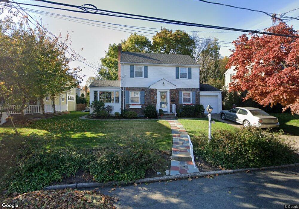 575 Clarendon Ct, River Edge, NJ 07661 - photo 1