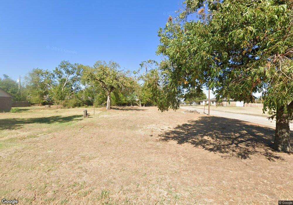 302 W 32nd St, Shawnee, OK 74804 - photo 1