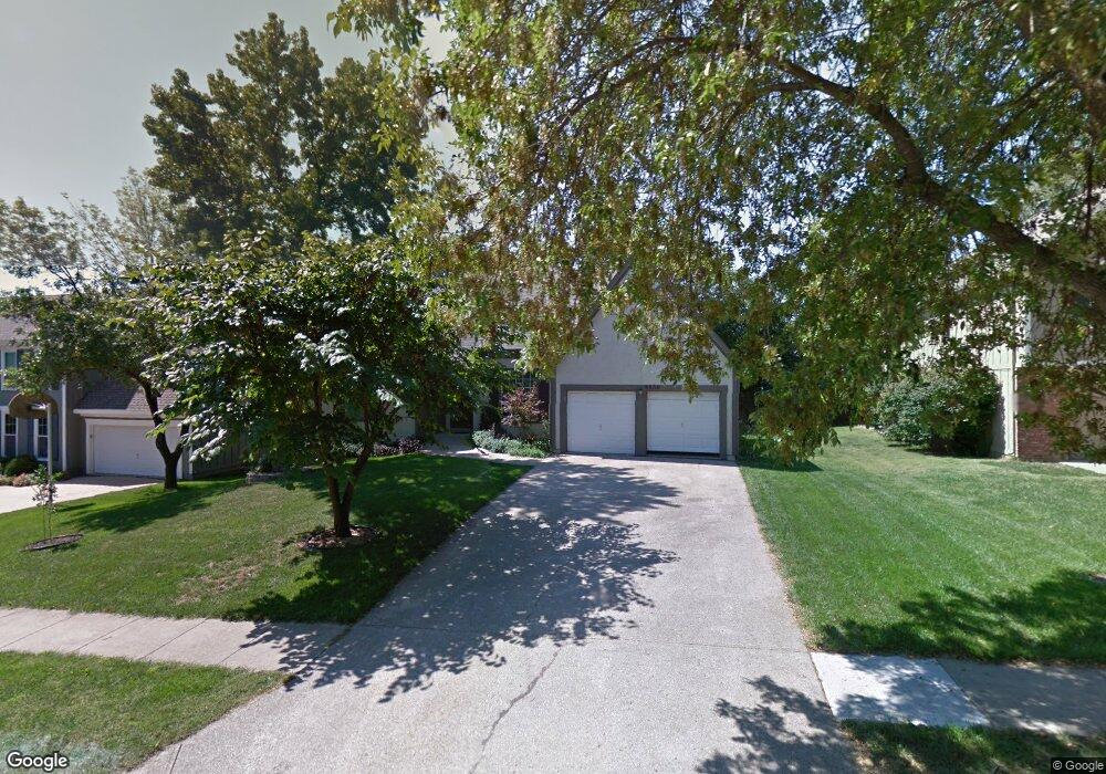 8630 Oakview Dr, Lenexa, KS 66215 - photo 1