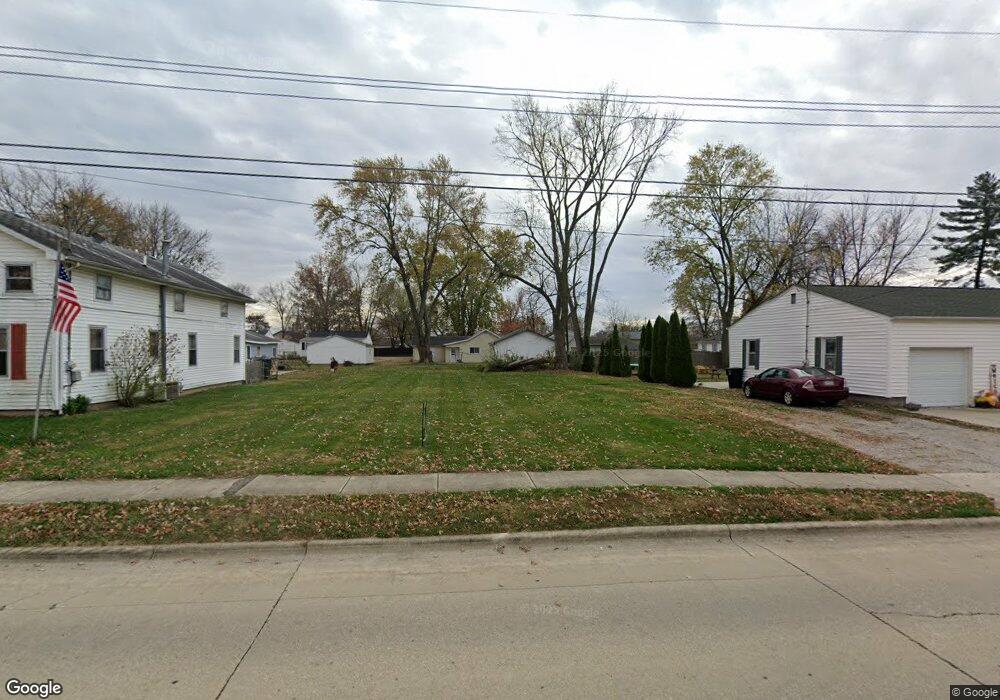 909 W Saint Anthony Ave, Effingham, IL 62401 - photo 1