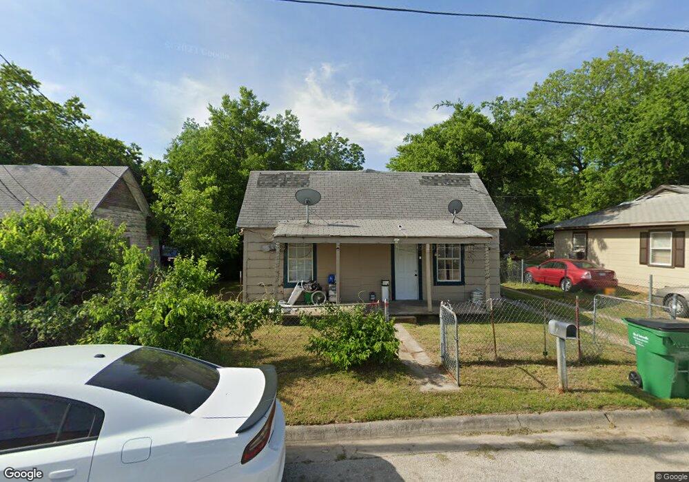 214 E Haight St, Gainesville, TX 76240 - photo 1