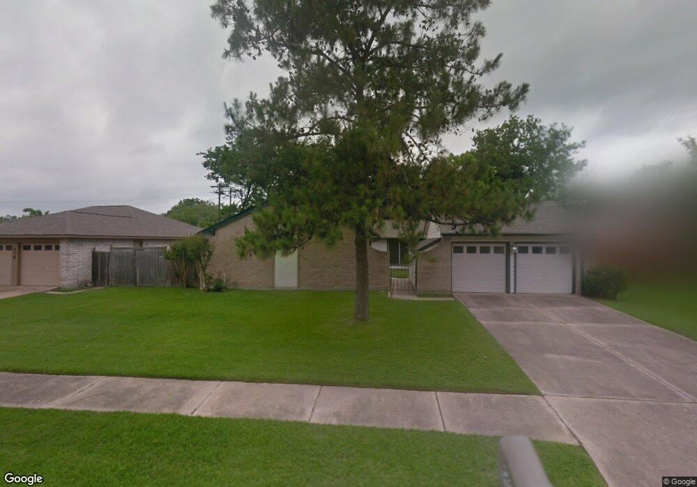 542 W Castle Harbour Dr, Friendswood, TX 77546 - photo 1