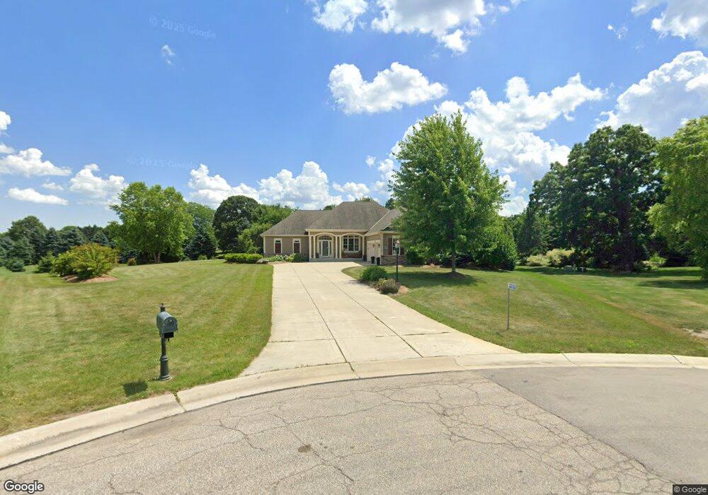 N60W27015 Kates Ct, Sussex, WI 53089 - photo 1