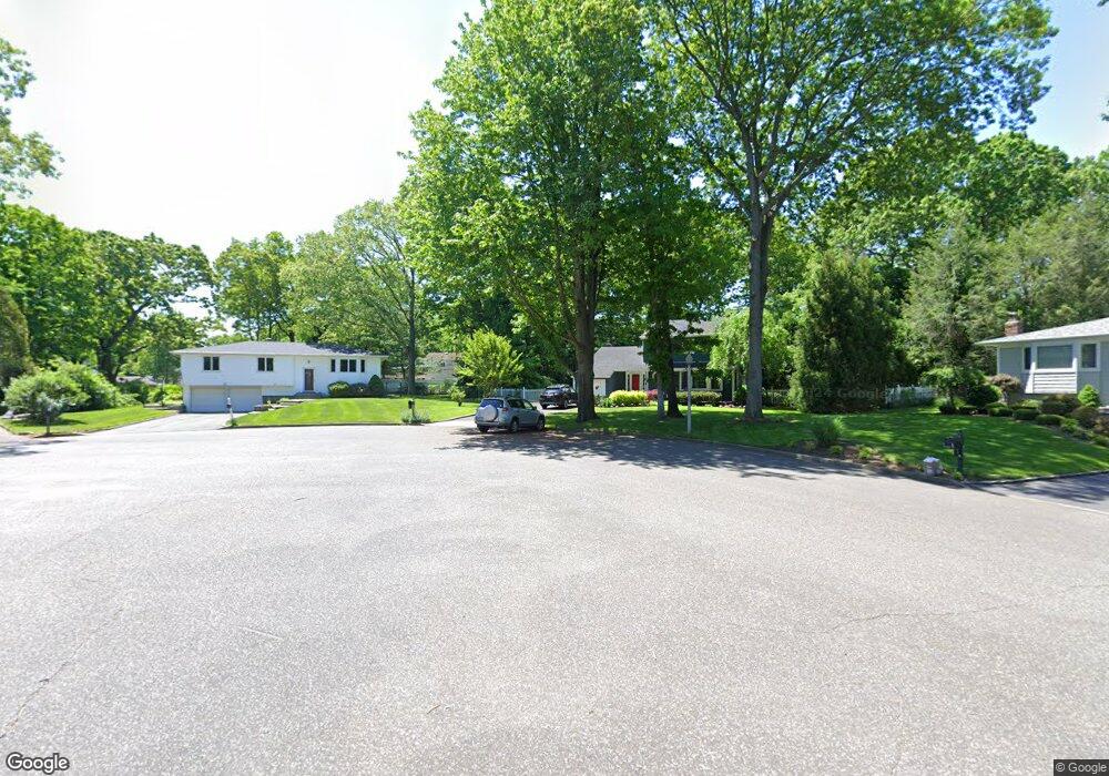9 Finch Ct, ComMacK, NY 11725 - photo 1