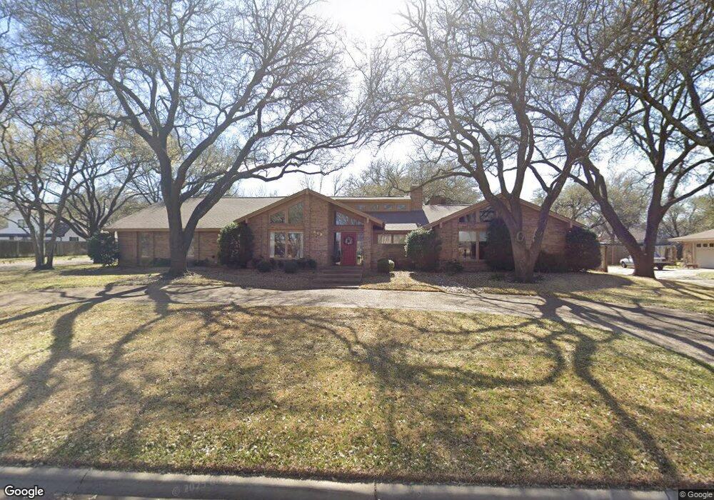 610 Hyde Park Blvd, Cleburne, TX 76033 - photo 1