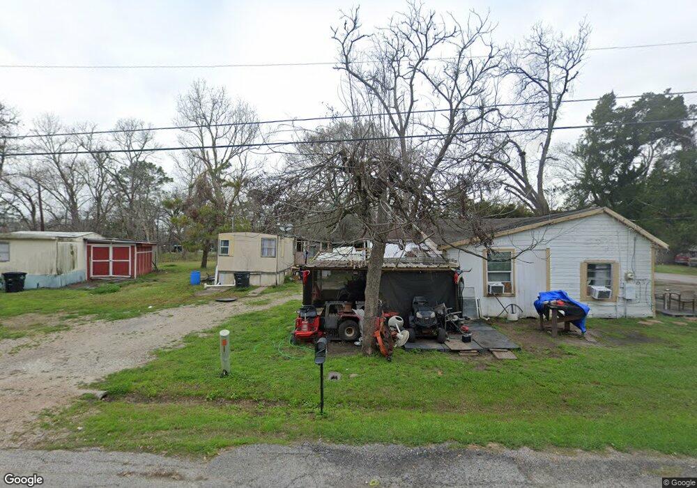 1718 W Blum St, Alvin, TX 77511 - photo 1