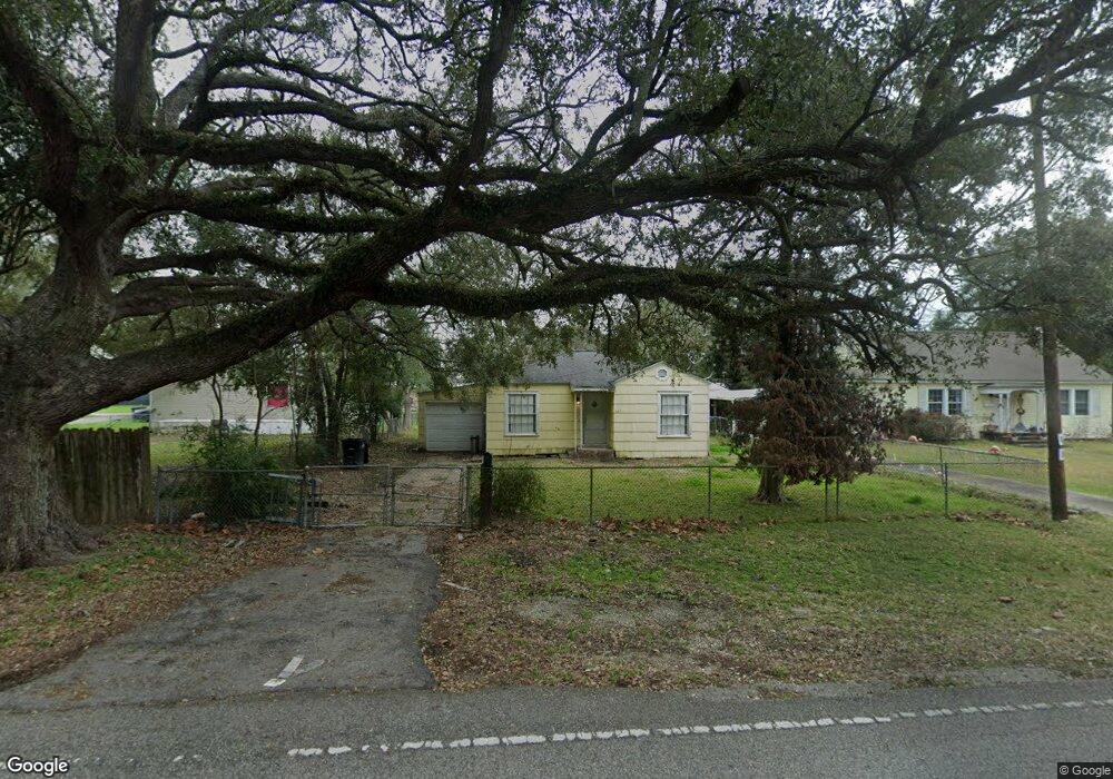 907 S Hill St, Alvin, TX 77511 - photo 1