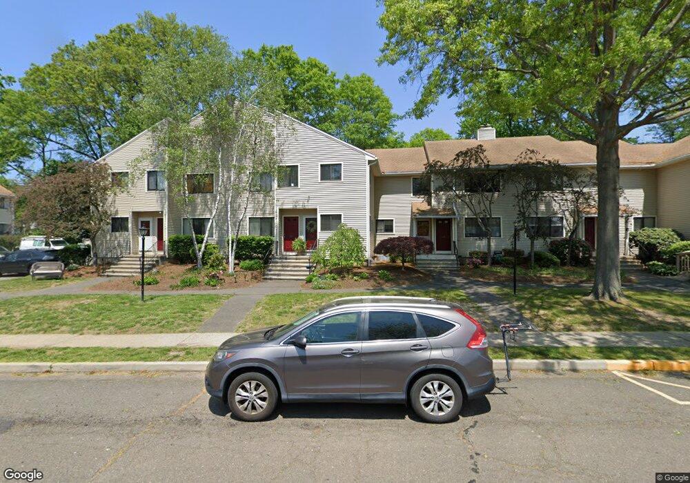 32 Lance Cir, Bridgeport, CT 06606 - photo 1