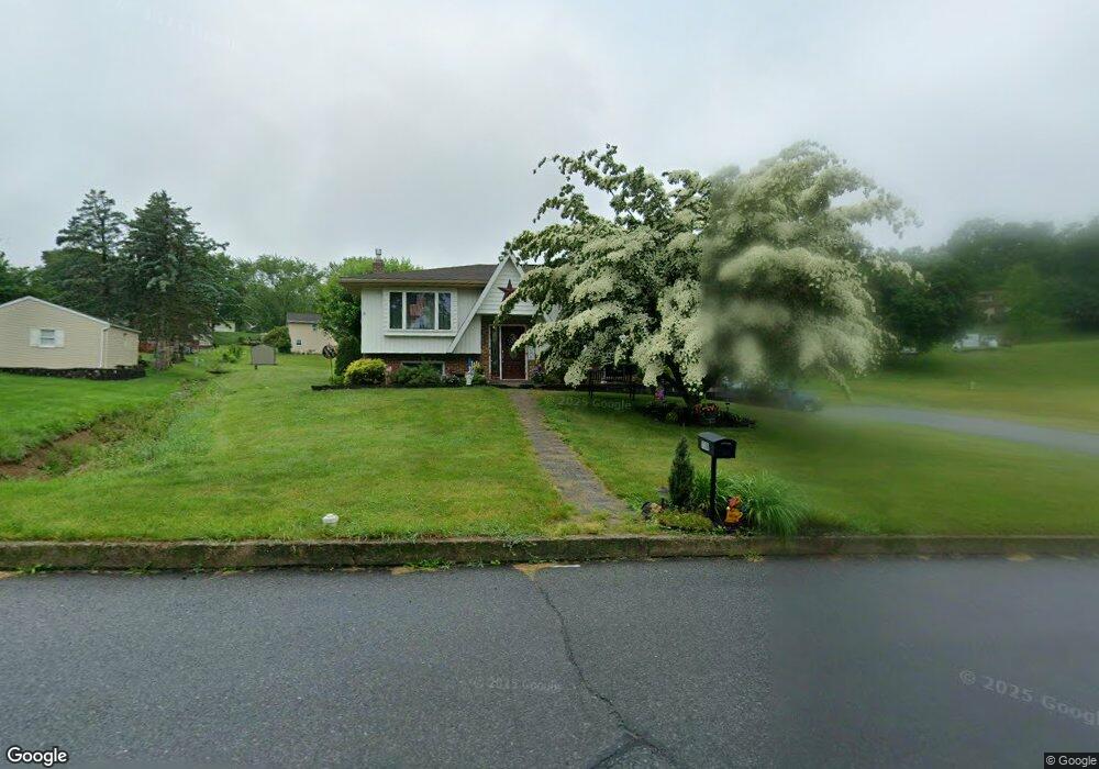7306 E Hillcrest Ln, Slatington, PA 18080 - photo 1