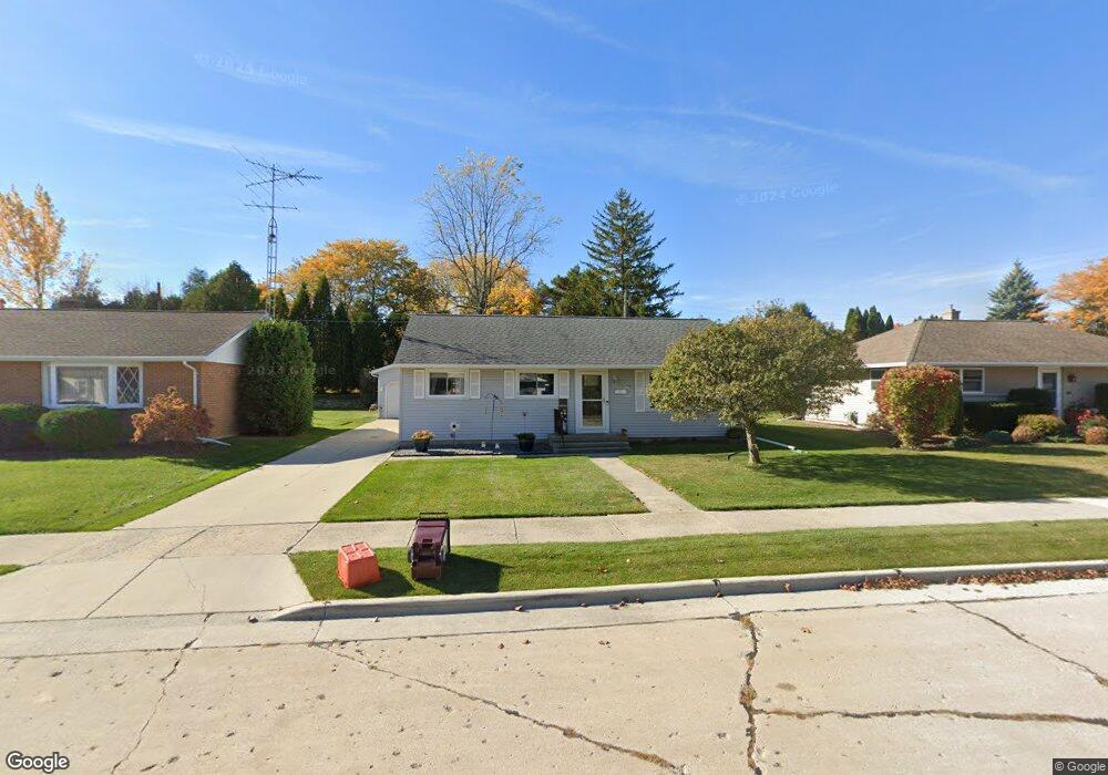 1311 Orchard Dr, Manitowoc, WI 54220 - photo 1