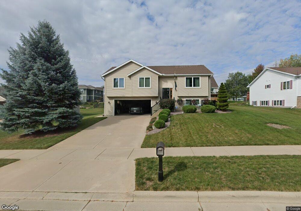 525 Oakwood Dr, Oregon, WI 53575 - photo 1