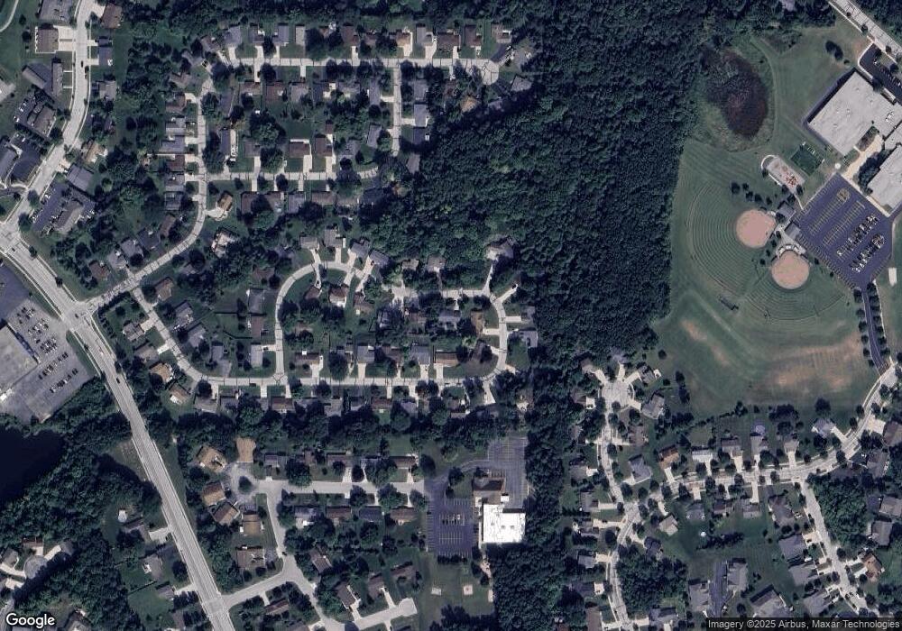 637 Highview Dr, Slinger, WI 53086 - photo 1