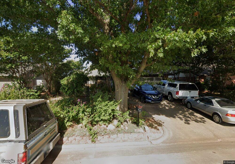 513 Post Oak Ln, Moore, OK 73160 - photo 1