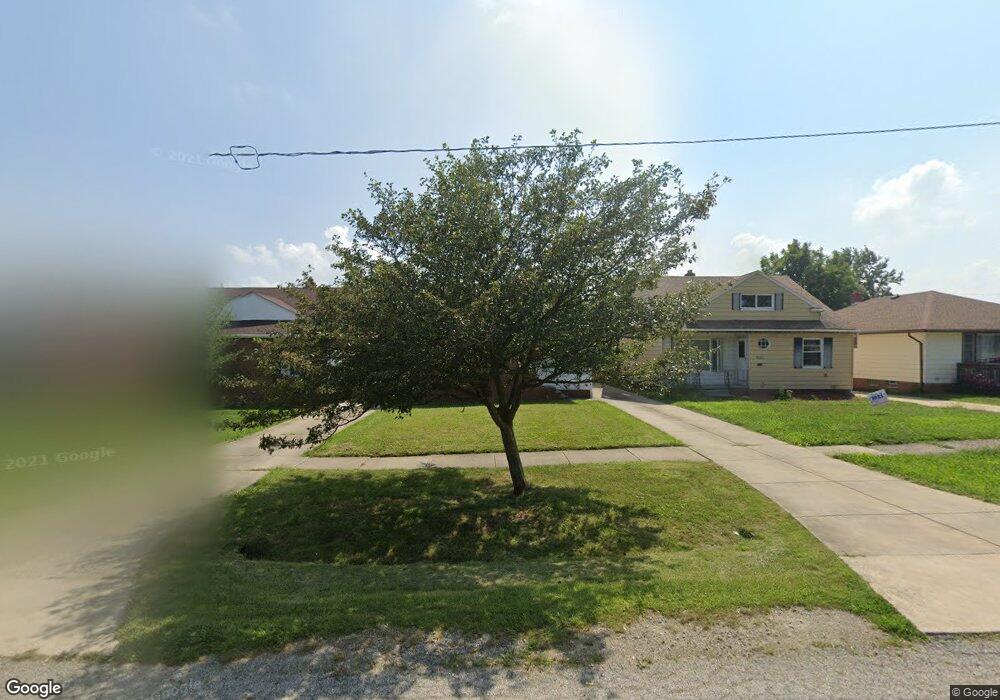 19310 Mccracken Rd, Maple Heights, OH 44137 - photo 1