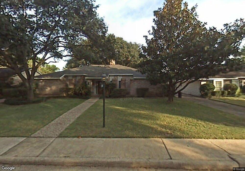 10206 Meadow Lake Ln, Houston, TX 77042 - photo 1