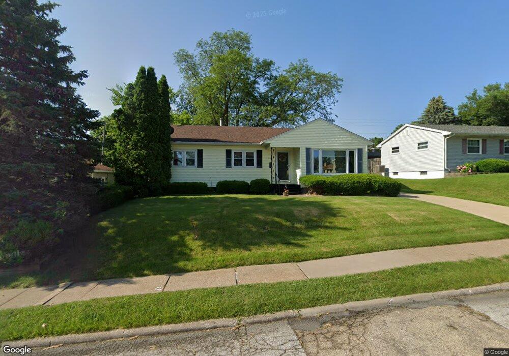 1311 W Garfield St, Davenport, IA 52804 - photo 1
