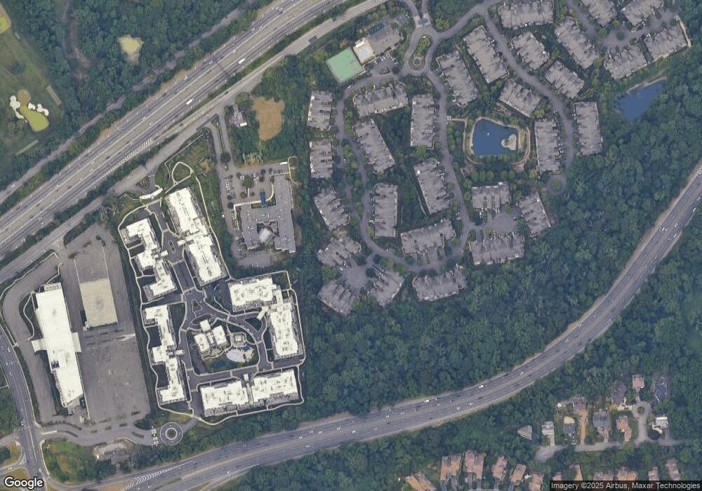 2 Lancaster Ct, Manhasset, NY 11030 - photo 1