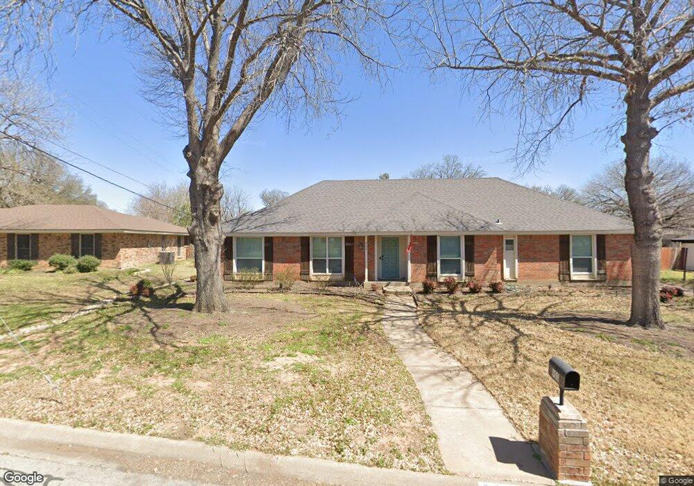 903 Colonial Dr, Cleburne, TX 76033 - photo 1