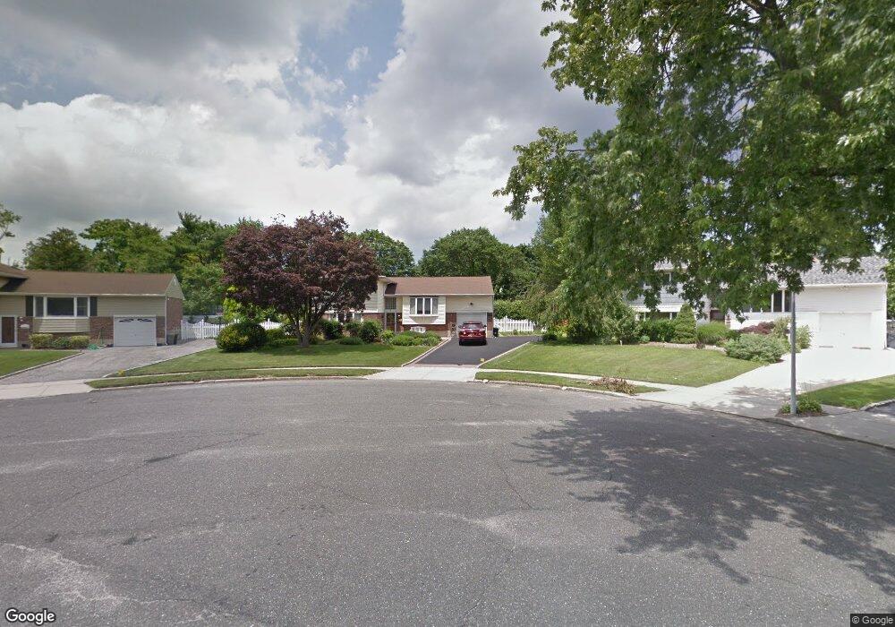 5 Timothy Ct, ComMacK, NY 11725 - photo 1