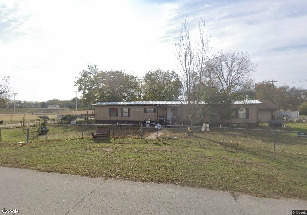 106 E Kaw Ave, Cleveland, OK 74020 - photo 1