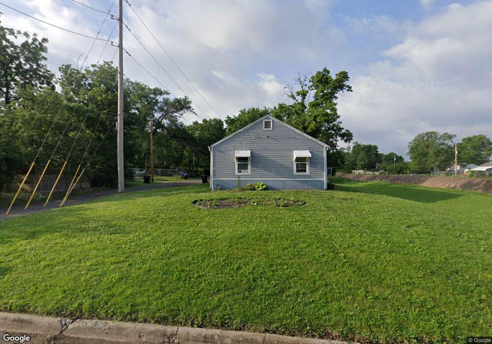 2415 SW 2nd St, Topeka, KS 66606 - photo 1