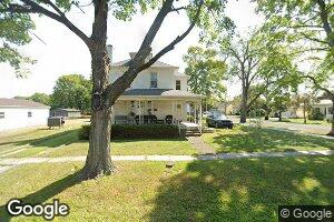 132 4th St, Carrollton, IL 62016