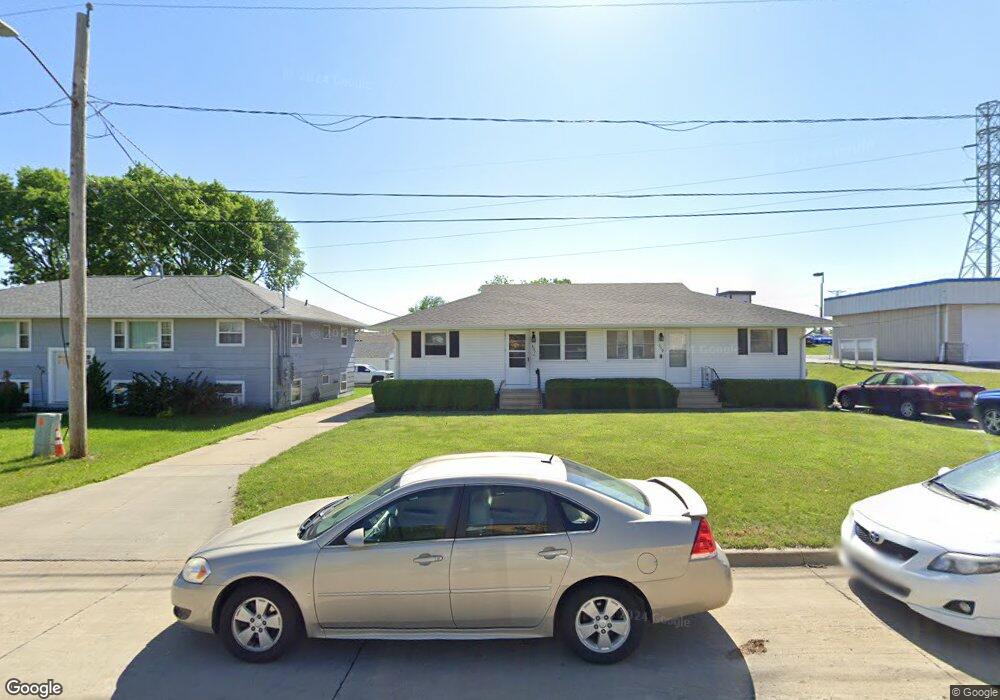 307 C Ave unit 309, Hiawatha, IA 52233 - photo 1