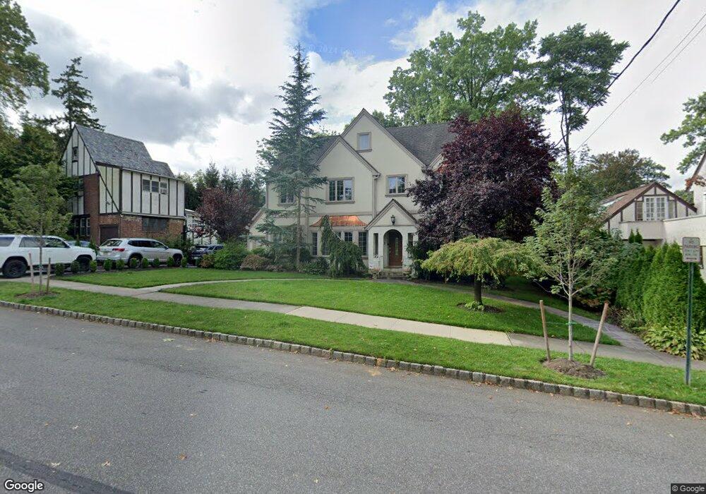 10 Brompton Rd, Great Neck, NY 11021 - photo 1