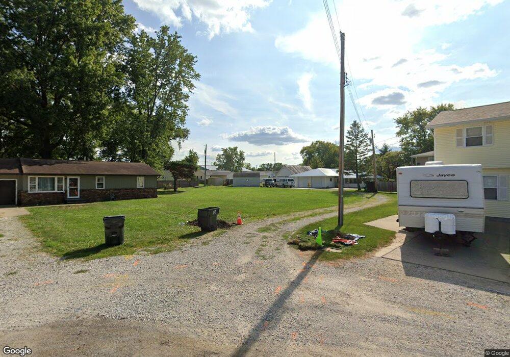 804 Beecher Dr, Tuscola, IL 61953 - photo 1