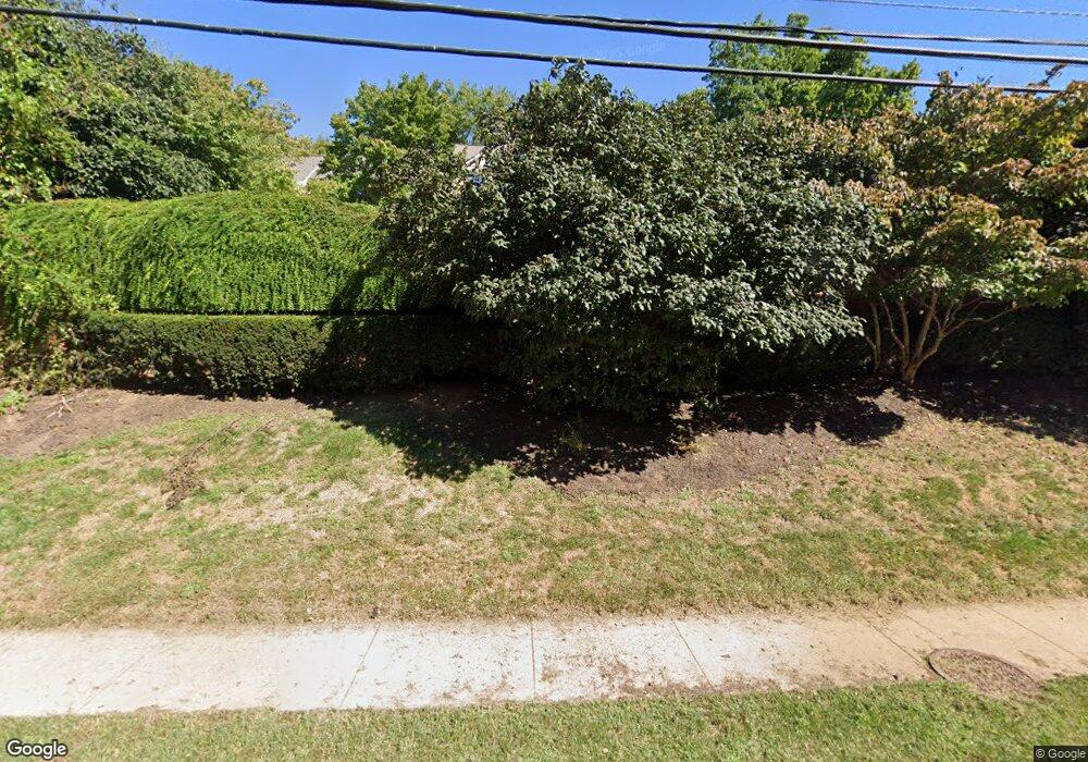 7933 Foxcrest Ct, Potomac, MD 20854 - photo 1