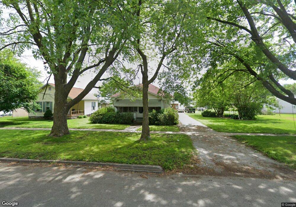 816 N 10th St, Mattoon, IL 61938 - photo 1