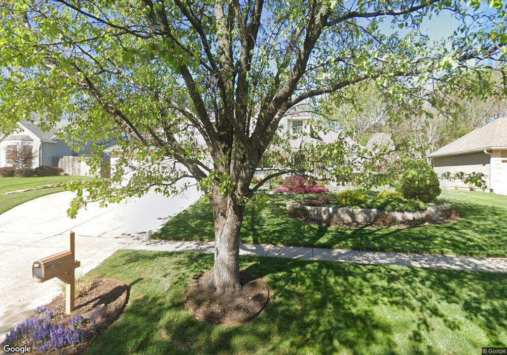 3523 SW Spring Hill Dr, Topeka, KS 66614 - photo 1