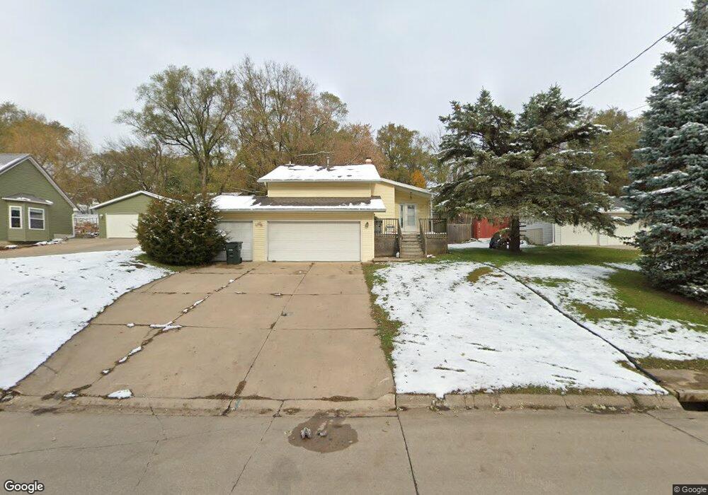 74 36th Ave SW, Cedar Rapids, IA 52404 - photo 1