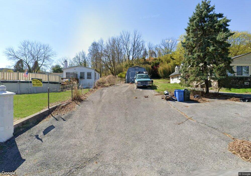 402 Spring Valley Rd, Reading, PA 19605 - photo 1