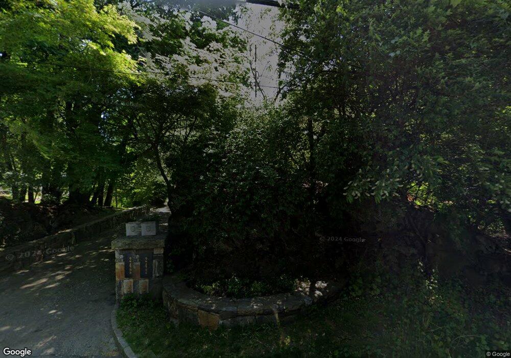 242 Weaver St, Greenwich, CT 06831 - photo 1