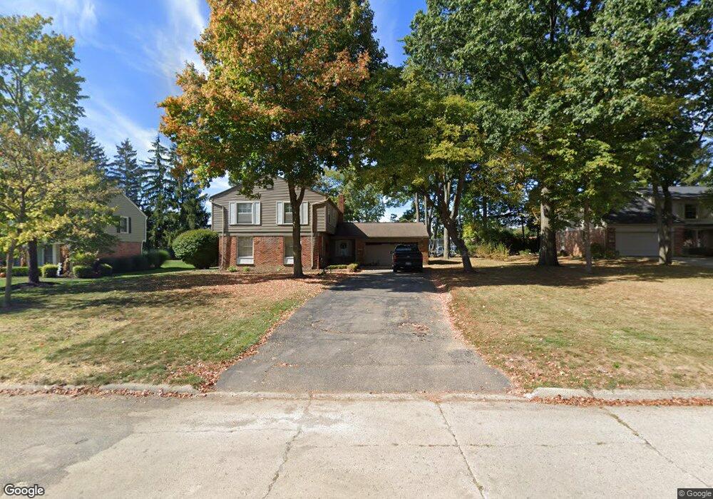 3254 E Breckenridge Ln, Bloomfield Hills, MI 48301 - photo 1