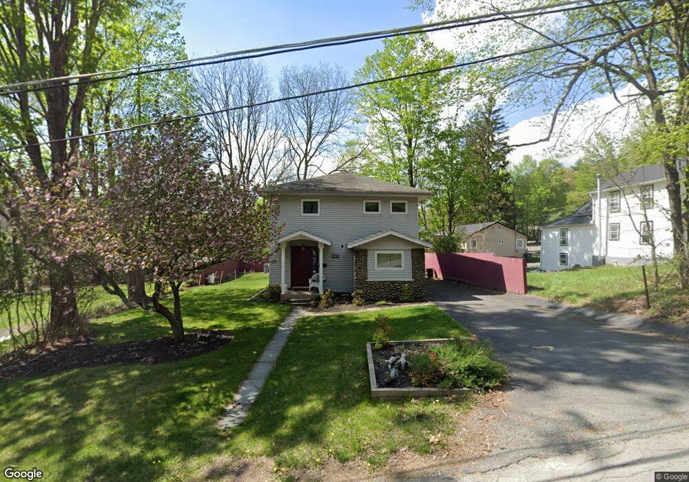 211 Spruce St, Hawley, PA 18428 - photo 1