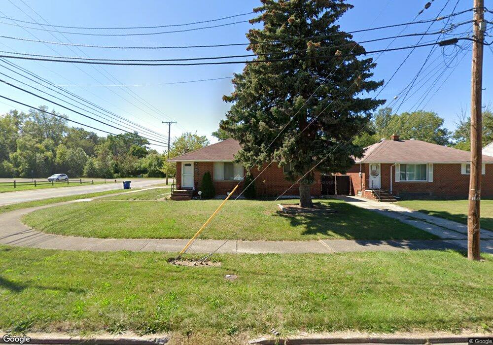 390 Lynne Dr, Sheffield Lake, OH 44054 - photo 1