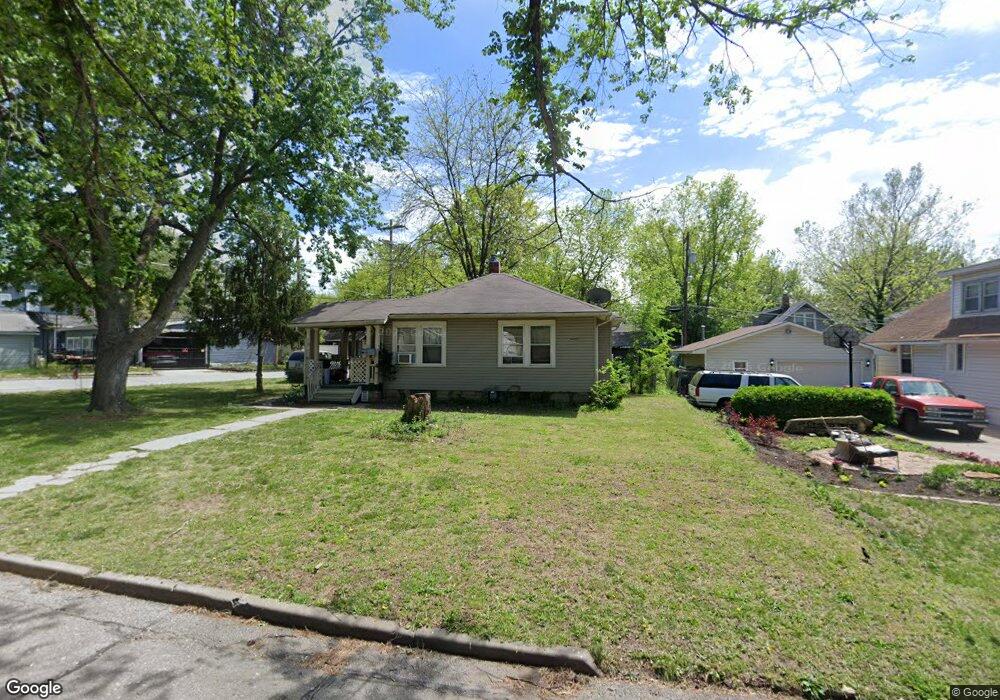 2203 SW 7th St, Topeka, KS 66606 - photo 1