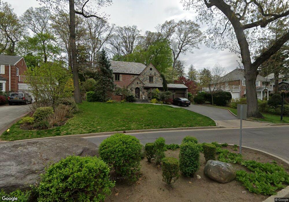 165 Chapel Rd, Manhasset, NY 11030 - photo 1