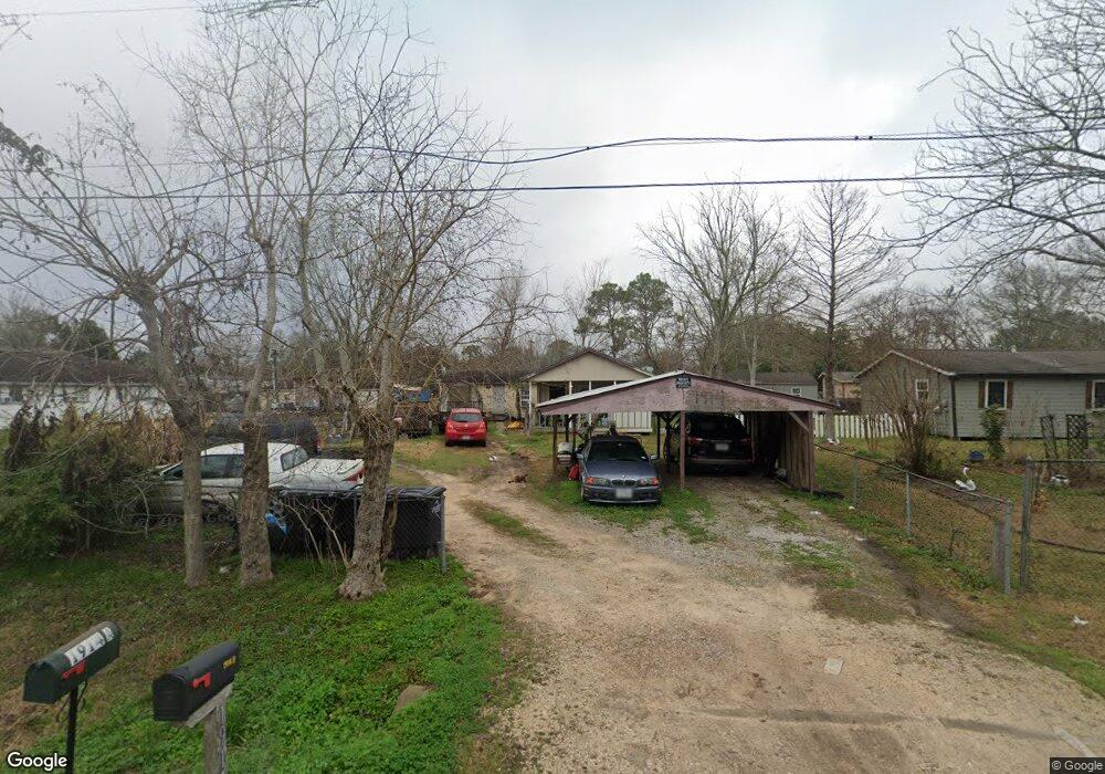 1914 W Blum St, Alvin, TX 77511 - photo 1