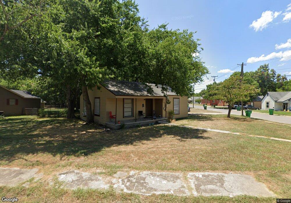 912 Ritchey St, Gainesville, TX 76240 - photo 1