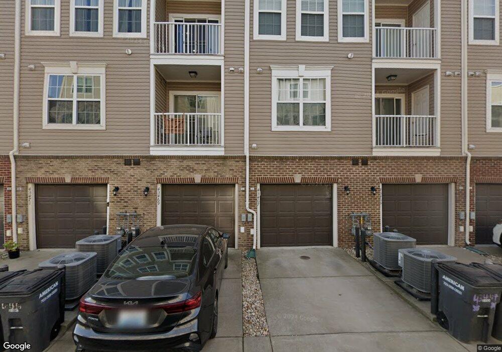 43469 Towngate Square unit 16B5, Chantilly, VA 20152 - photo 1