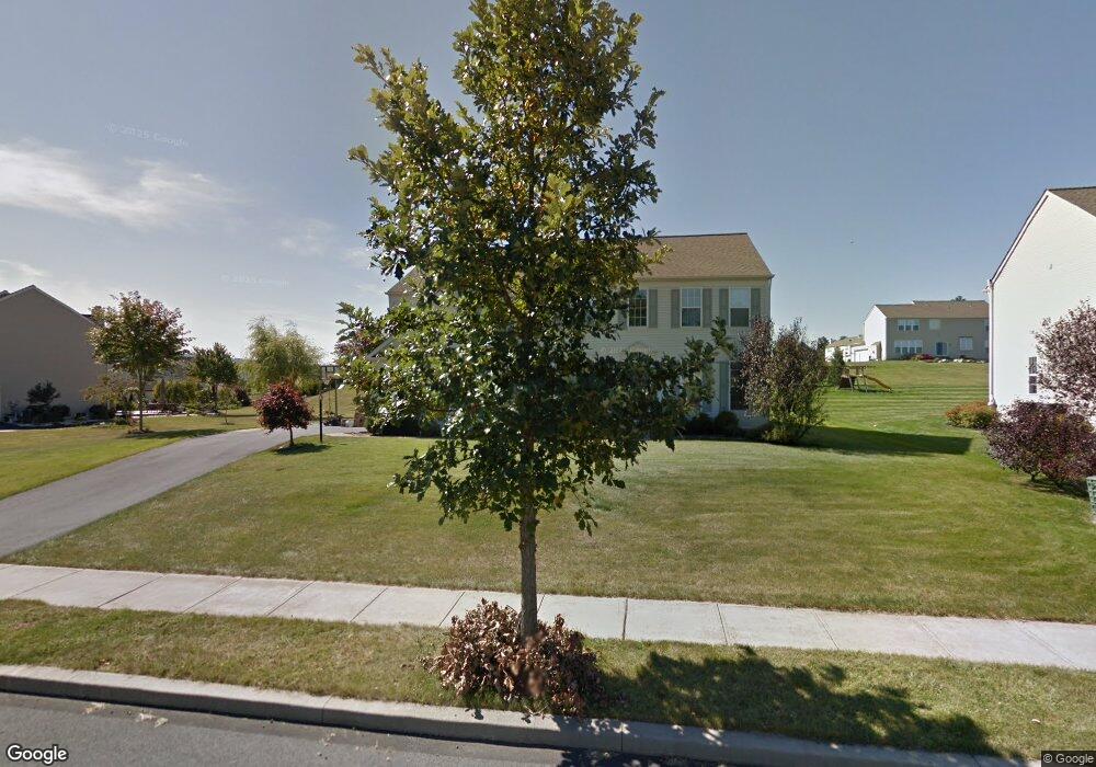 1872 Pembrooke Dr, Macungie, PA 18062 - photo 1