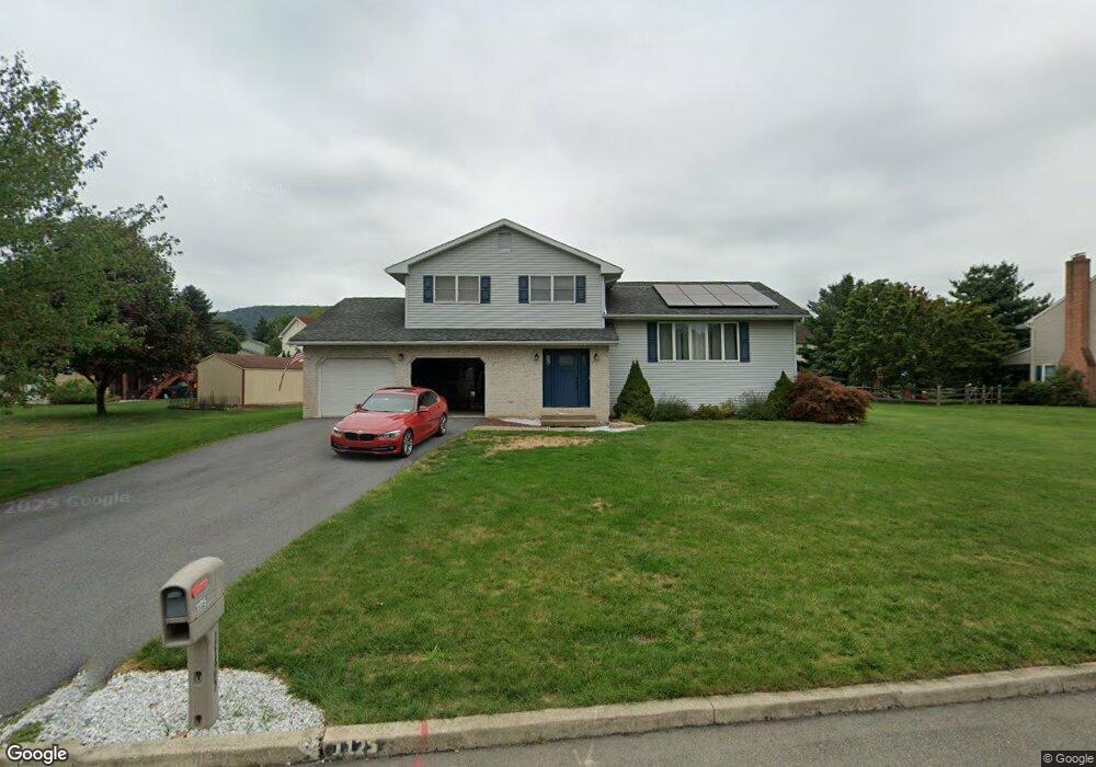 1125 Dotta Dr, Pen Argyl, PA 18072 - photo 1