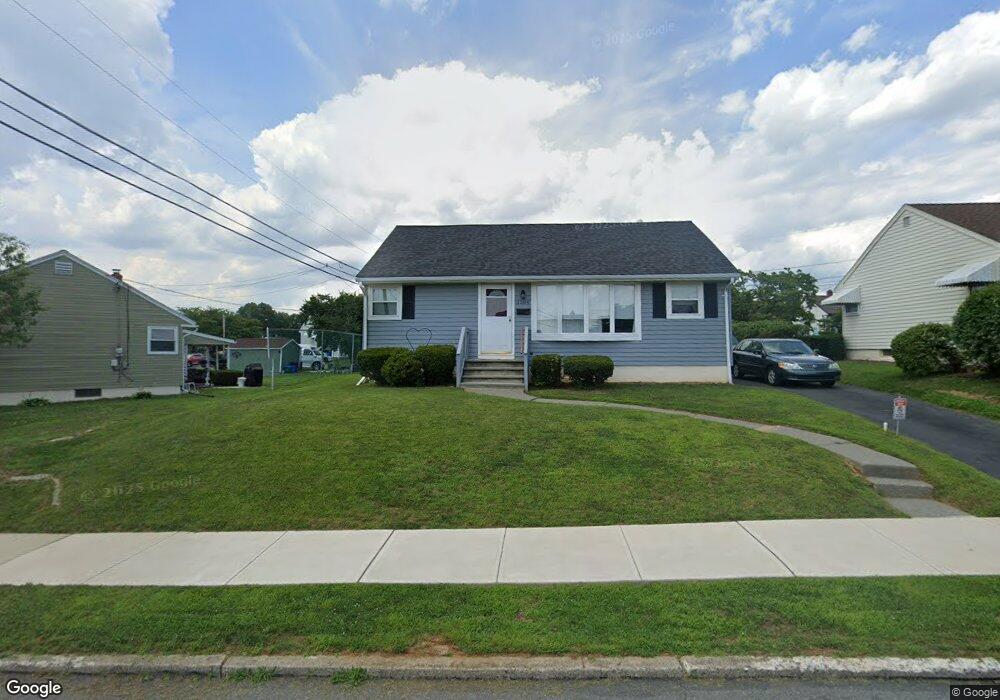 1584 Eastwood Dr, Bethlehem, PA 18018 - photo 1
